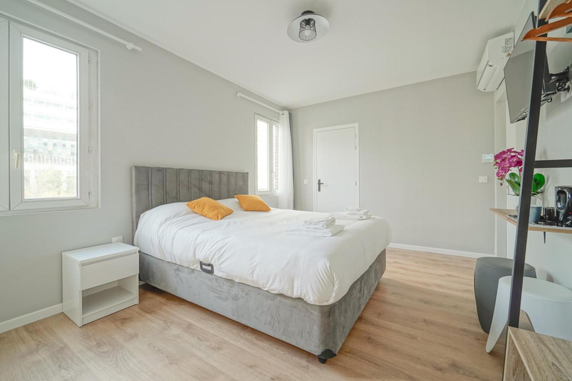 Trianon Saint Ouen Hotel ภายนอก รูปภาพ