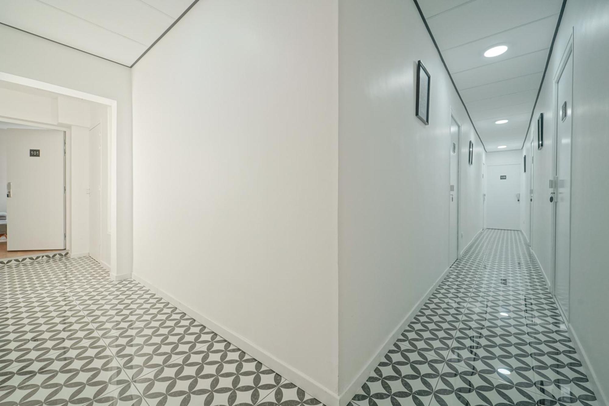 Trianon Saint Ouen Hotel ภายนอก รูปภาพ