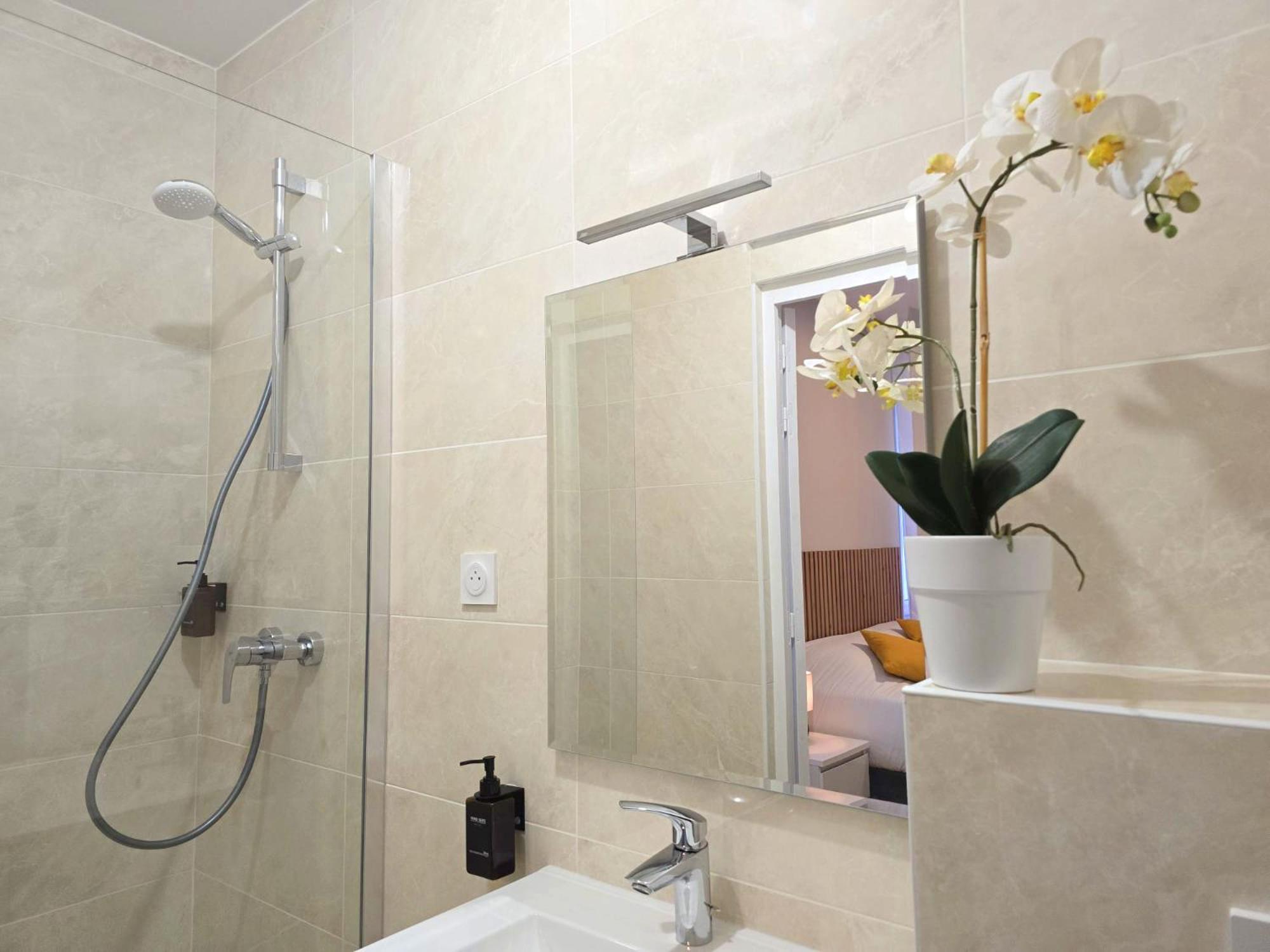 Trianon Saint Ouen Hotel ภายนอก รูปภาพ